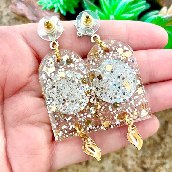 Maui Acrylic Dangle Earrings - Picture 4 of 4